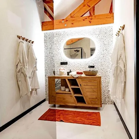 O Cinquante Wellness Holiday home Marchin